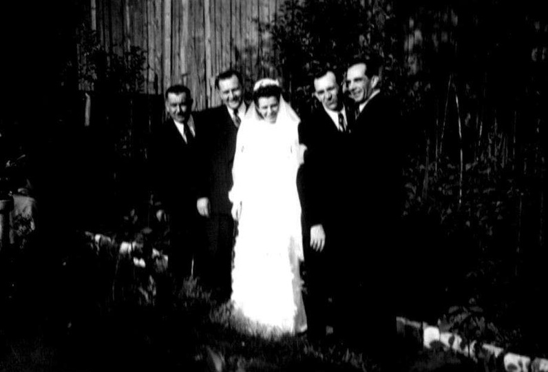 Siostra Janina z braćmi - Peluszyńscy 
Ślub Janiny z Erykiem Riedel Rok 1948
O..., stare zdjęcia - 