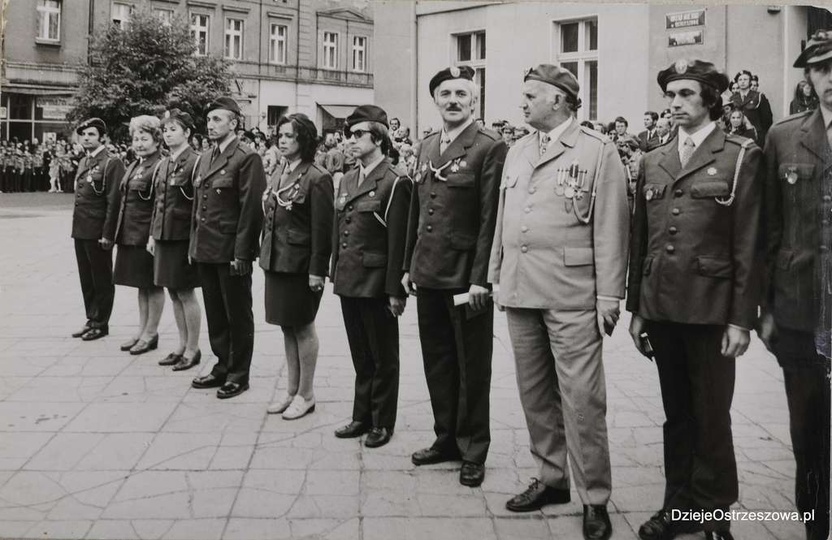 Rynek w Ostrzeszowie. Wrzesień 1974 r., zlot harcerstwa ostrzeszowskiego i urocz..., stare zdjęcia - 