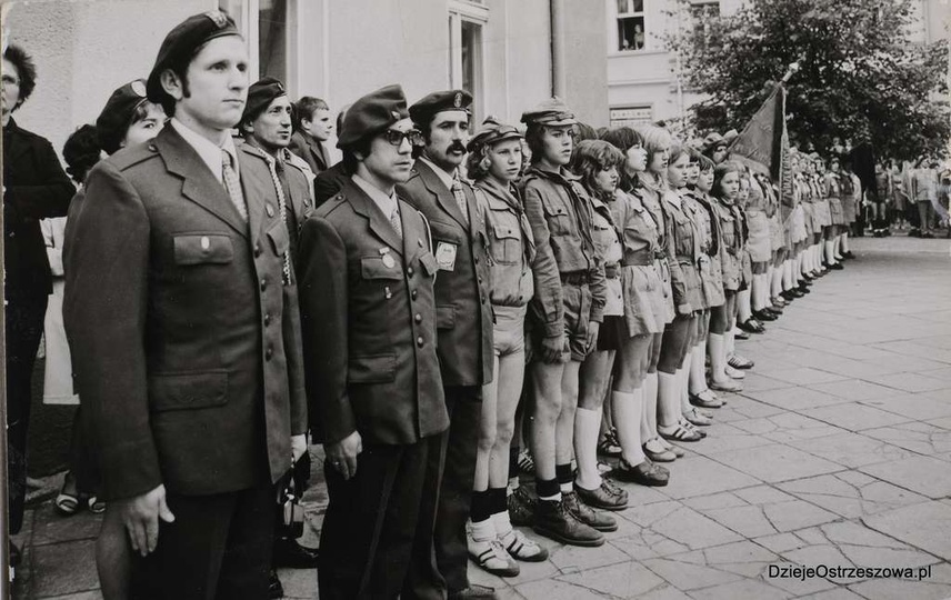 Rynek w Ostrzeszowie. Wrzesień 1974 r., zlot harcerstwa ostrzeszowskiego i urocz..., stare zdjęcia - 