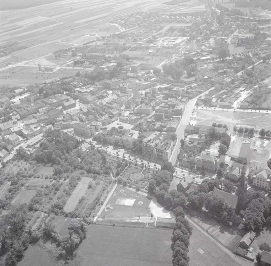 widok ogólny zabudowy miasta od strony płn.
Typ: Fototeka
Autor: Zbyszko Siema..., stare zdjęcia - 